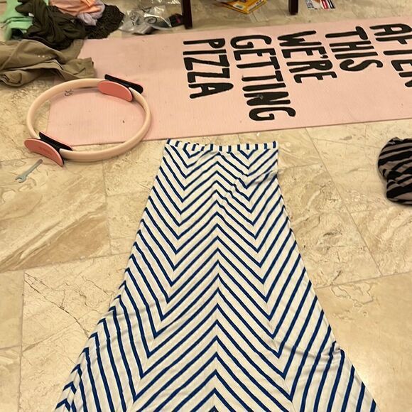 Bebe blue and white chevron maxj skirt Sz S - Picture 2 of 3